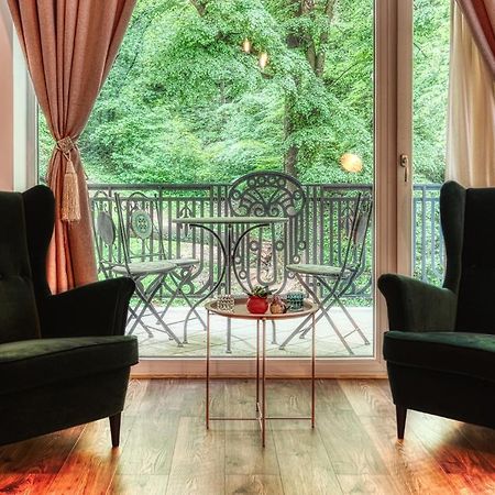 Nature Apartment - Minutes Away From The Old Town And Afi Mall Braşov Dış mekan fotoğraf