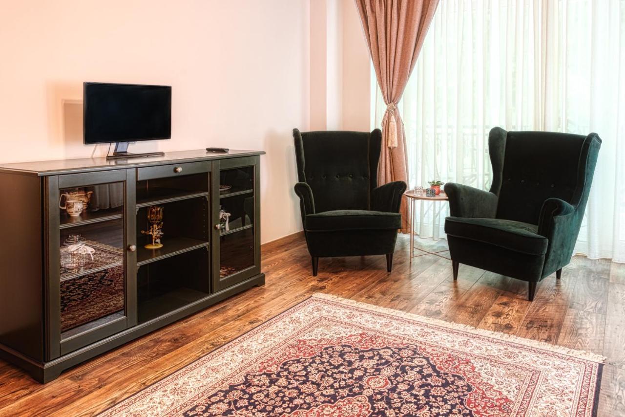 Nature Apartment - Minutes Away From The Old Town And Afi Mall Braşov Dış mekan fotoğraf