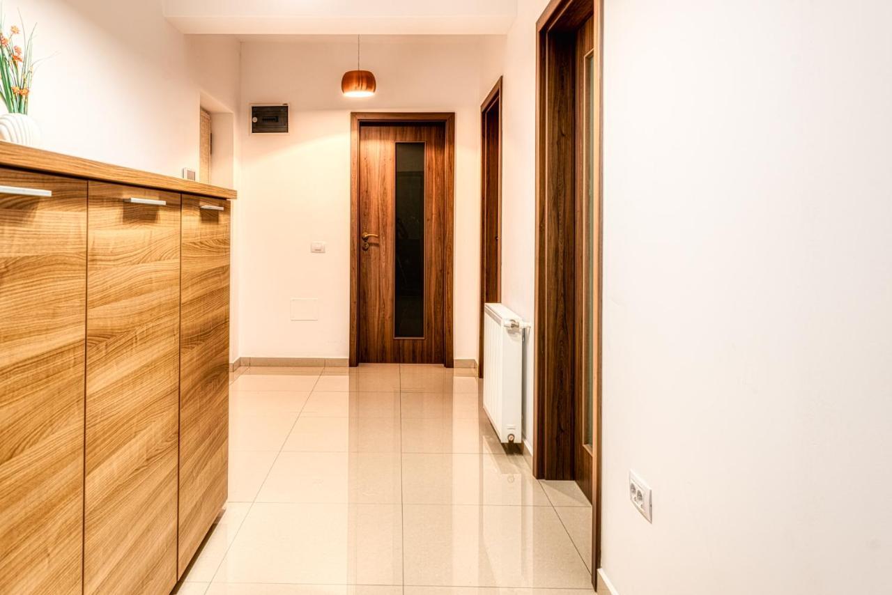 Nature Apartment - Minutes Away From The Old Town And Afi Mall Braşov Dış mekan fotoğraf