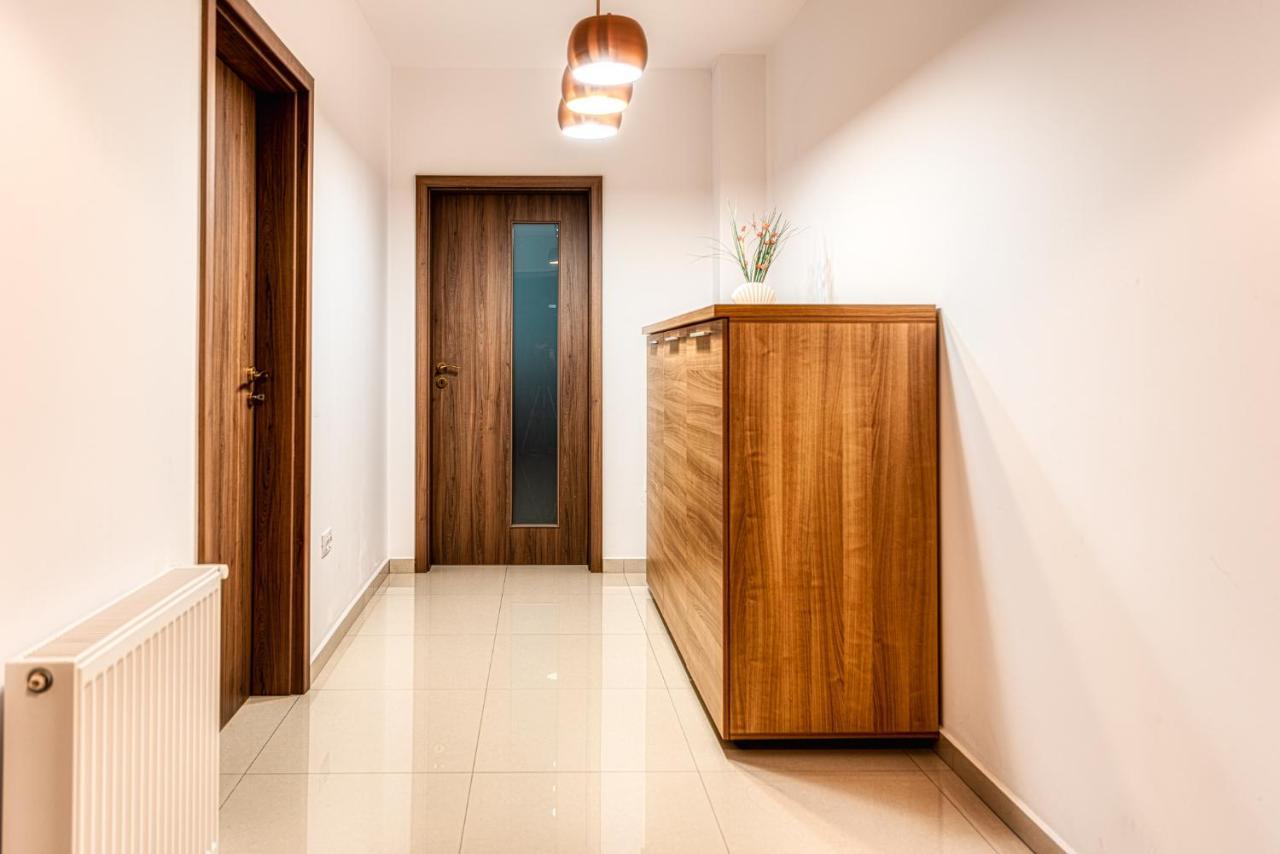 Nature Apartment - Minutes Away From The Old Town And Afi Mall Braşov Dış mekan fotoğraf