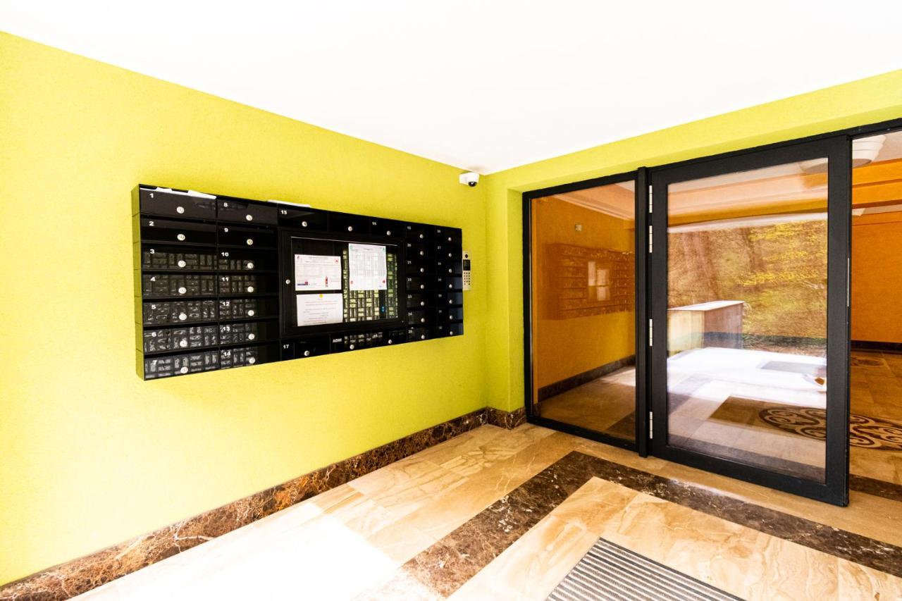 Nature Apartment - Minutes Away From The Old Town And Afi Mall Braşov Dış mekan fotoğraf