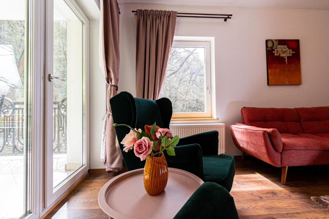 Nature Apartment - Minutes Away From The Old Town And Afi Mall Braşov Dış mekan fotoğraf